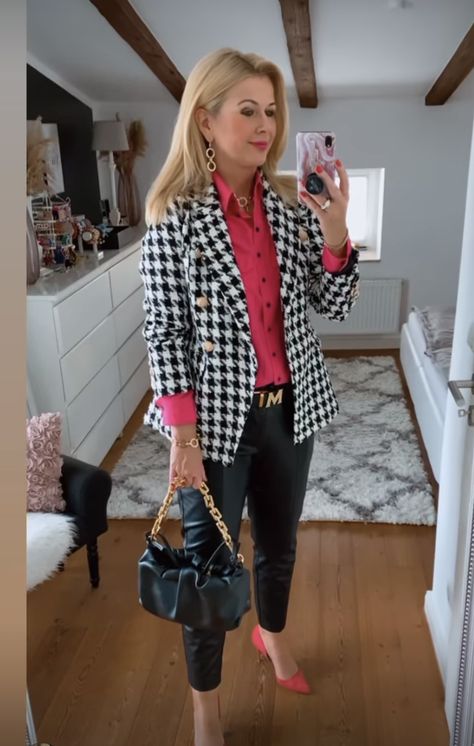 Houndstooth Blazer Outfit, Red Color Outfits, Jacket Outfit Women, Blazer Outfits For Women, Office Casual Outfit, Houndstooth Dress, Blue Sleeveless Dress, Houndstooth Blazer, Stylish Work Outfits