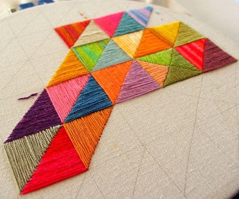 Cute way to use up those few yards of yarn left over after a project and get a new pillow cover at the same time. 자수 디자인, Embroidery Inspiration, Embroidery And Stitching, Craft Inspiration, Sashiko, Embroidery Thread, Embroidery Art, Cross Stitch Embroidery, Embroidery Stitches