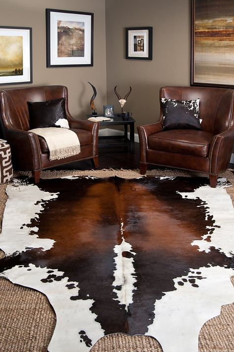 ... Cowhide Rug Living Room, Cow Rug, Chic Living Room Decor, Boho Chic Living Room, Casa Country, Leather Chairs, Chic Living Room, Cowhide Rug, Western Home Decor