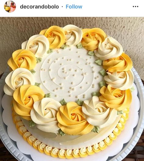 Kek Kahwin, Buttercream Cake Designs, Cake Decorating Icing, Buttercream Cake Decorating, Simple Cake Designs, Cake Decorating Piping, Creative Cake Decorating, Cake Decorating Frosting, Easy Cake Decorating