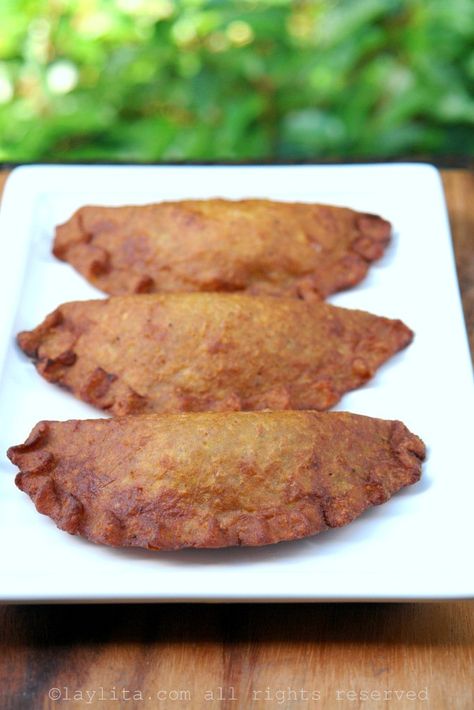 Green Plantain Recipes, Plantain Empanadas, Gluten Free Empanadas, Ecuadorian Recipes, Ecuadorian Food, Plantain Recipes, Puerto Rico Food, Latin American Food, Boricua Recipes