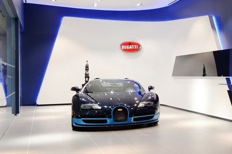 The world’s favorite luxury car brand, Bugatti, recently opened the world’s largest hypercar showroom in the wonderful city of Dubai. Golden Retriever Baby, Luxury Car Brands, Car Showroom, Car Brands, Shop Interior Design, Maserati, Luxury Lifestyle, Showroom, Bugatti