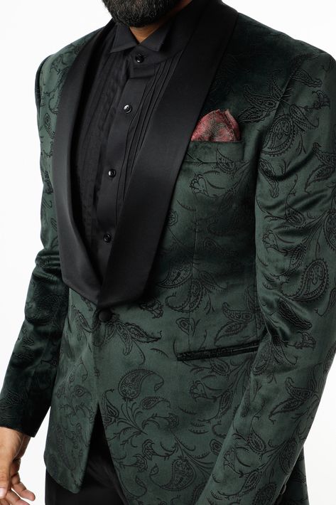 Emerald Green Paisley Printed Tuxedo Design by Rohit Kamra Jaipur at Pernia's Pop Up Shop 2022 Emerald Green Suits For Men Wedding, Emerald Green Tuxedo Wedding, Green Wedding Tuxedo, Emerald Green Suits For Men, Green Tuxedo Wedding, Emerald Tuxedo, Prom Suits For Men Unique, Emerald Green Suit, 3 Piece Suit Men