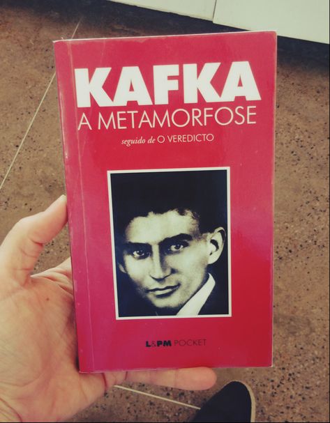 A Metamorfose / O Veredicto - Kafka ⭐⭐⭐⭐ Book List, Book Lists, Book Cover, Books