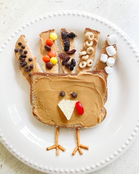 VICKI• Sprinkles & Cherries🍒 on Instagram: “SNACK : 🦃 Gobble gobble! I can’t with this Turkey! He gets me every year ♥️ Here is a healthy easy turkey 🦃 inspired…” Kids Food Crafts, Thanksgiving Toddler, Thanksgiving Breakfast, Toddler Breakfast, Food Activities, Thanksgiving Preschool, Preschool Snacks, Easy Turkey, Healthy Thanksgiving