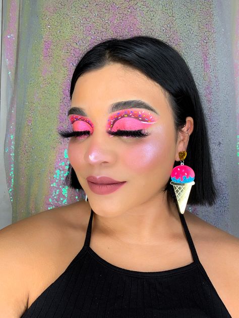 Ice cream makeup Ice Cream Eye Makeup, Ice Cream Makeup Looks, Aesthetic Challenge, Food Makeup, Drag King, Amazing Makeup, Random Aesthetic, Cream Makeup, Halloween 2023