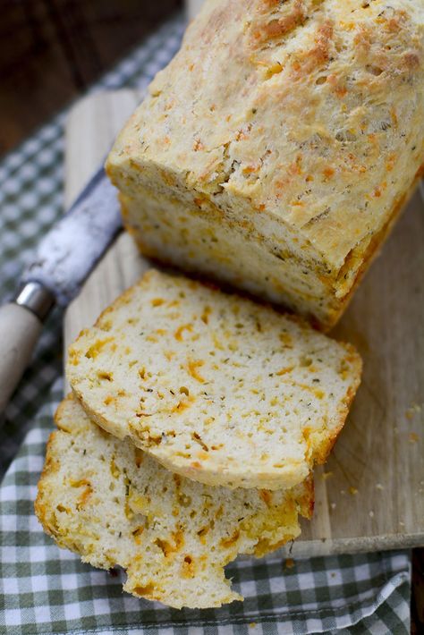 Dilly Bread Recipe, Herb Beer Bread, Dill Bread Recipe, Dill Bread, Housewarming Basket, Beer Bread Recipe, Dutch Oven Bread, Tailgating Recipes, Beer Bread