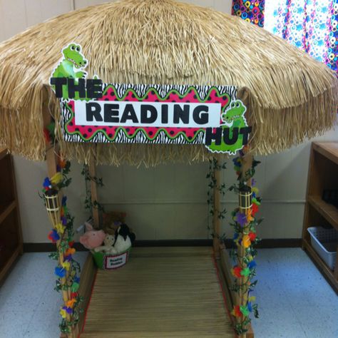 A reading hut for my kindergarten classroom. I have this idea only with elephants and a jungle theme! Theme Classroom Ideas, Reading Hut, Jungle Theme Classroom Decorations, Rainforest Classroom, Beach Theme Classroom, Jungle Theme Classroom, Ocean Classroom, Camping Classroom, Camper Camping