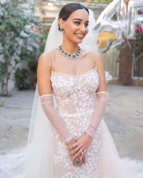 Arushi Mehra, Bridal Necklaces, Bodycon Gown, Reception Saree, Beautiful Jewelry Diamonds, Bridal Trends, White Wedding Gowns, Indian Bridal Fashion, Trends 2023