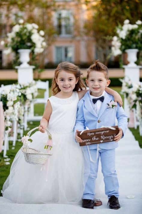 Wedding Party Photography, Professional Photography Studio, Winter Wedding Colors, Wedding Colors Blue, Wedding Photos Poses, Orlando Wedding, Wedding Photography Poses, Wedding With Kids, Foto Ideas Instagram