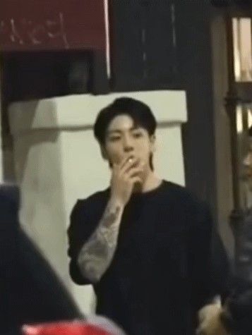 Cigarro jungkook smoking bad boy fanfic boyfriend material Hottest Video, Jungkook Funny, Jungkook Aesthetic, Bts Imagine, First Love Bts, Jungkook Abs, Just Video, Jimin Jungkook, Jungkook Cute