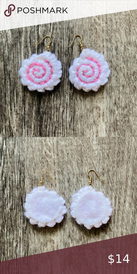 Handmade crochet earrings Narutomaki sushi food ramen kawaii Narutomaki Crochet, Crochet Ramen, Artistic Crochet, Sushi Crochet, Crochet Sushi, Food Ramen, Hello Kitty Crochet, Crochet Jewelry Patterns, Crochet Earrings Pattern