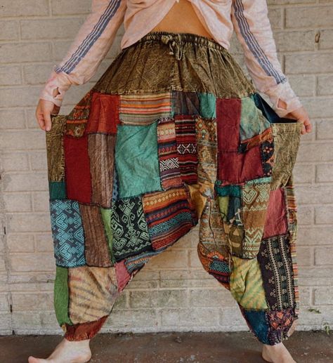 GORGEOUS Thai harem pants with beautiful recycled fabric patches. Only a few available! Fits XS-XL. Shown is brown and red. Bohemian Harem Pants, Patchwork Pants Diy, Gremlincore Outfits, Harem Pants Diy, Bohemian Outfit Men, Kidcore Fashion, Harem Pants Outfit, Thai Harem Pants, Pants Unique