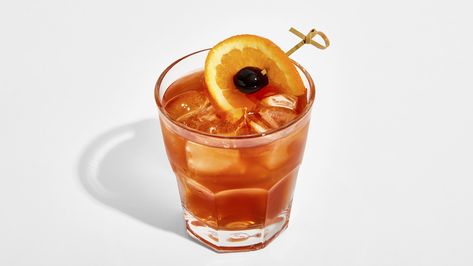 How to Pre-Batch Old-Fashioneds—and Any Stirred Cocktail—for Maximum Party Portability - Bon Appétit St Patricks Day Cocktails, Rye Whiskey Cocktail, Painkiller Cocktail, Campari Cocktails, Day Cocktails, Spicy Cocktail, Batch Cocktails, Citrus Twist, Party Hacks