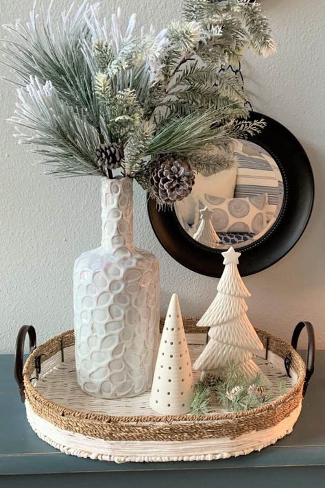 Small Side Table Christmas Decor, Christmas Round Dining Table Decor, Christmas Tray Decor Ideas, Christmas Tray Decor, Christmas Coffee Table Decor, Tray Decor Christmas, Wall Christmas Tree, Christmas Tray, Christmas Decor Inspiration