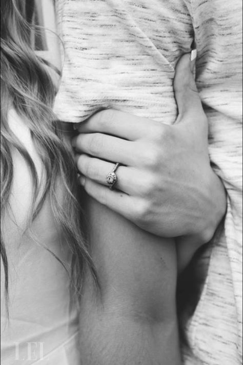 Engagement Photos Without Faces, Engagement Photos No Face, Romantic Photos, Wedding Pins, No Face, Couple Poses, Engagement Photo, Couple Posing, Siena