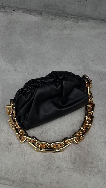 Bottega Chain Pouch, Bottega Veneta Chain Cassette, Bottega Veneta Chain Pouch, In The Mood, Arm Candy, Chain Bags, The Mood, Bottega Veneta, Emerald Green