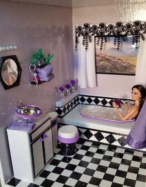 Diy Barbie Bathroom, Barbie Bathroom, Barbie Diy Accessories, Barbie House Furniture, Diy Barbie House, Dollhouse Bathroom, Baby Barbie, Barbie Room, Diy Barbie Furniture