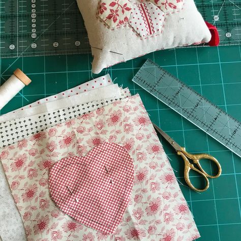 The Point Of No Return, Point Of No Return, Sewing Patchwork, Heart Quilt Pattern, Heart Blocks, Heart Applique, Raw Edge Applique, Applique Quilt Patterns, Heart Template