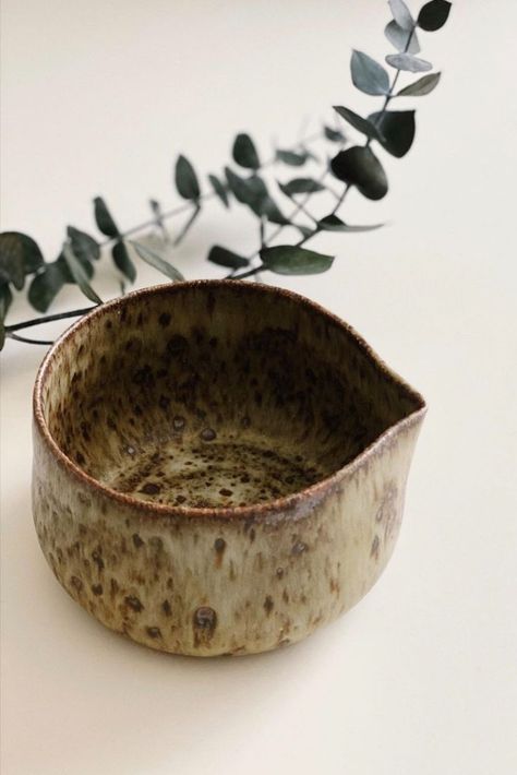 Pottery Matcha Bowl, Matcha Bowl Pottery, Ceramic Matcha Bowl, Matcha Pottery, Matcha Bowl Ceramics, Speckled Ceramics, Handmade Ceramics Ideas Pottery, Pottery Throwing Ideas, Matcha Ceramic