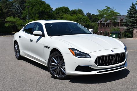 Maserati Sedan, Ferrari Engine, Car Obsession, Full Size Sedan, Maserati Car, Car Game, Luxury Car Brands, Maserati Quattroporte, Luxury Car Interior