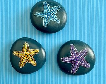 Shell Dot Painting, Painted Rocks Dots, Starfish Rock Painting, Rock Painting Dots, Dot Art Animals, Dot Painting Rocks, Starfish Mandala, Rock Dot Painting, Dot Painting Ideas