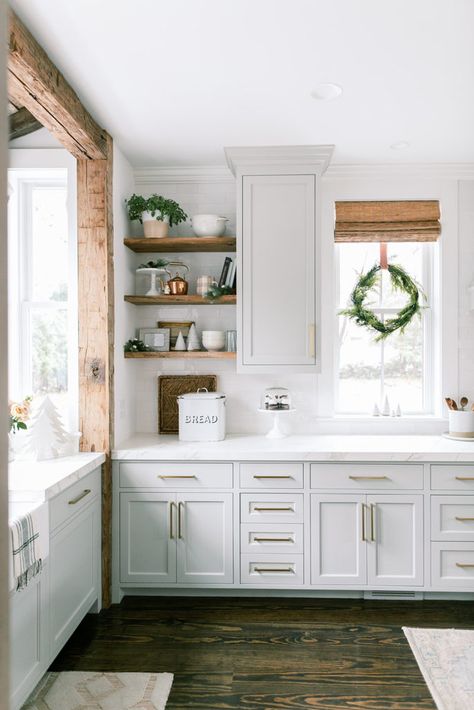 The Beginnings of Christmas Around Our Home - Finding Lovely Finding Lovely, England Kitchen, New England Kitchen, Lemon Kitchen Decor, New England Home, Ocean Hues, Fall Kitchen Decor, Summer Christmas, New England Homes