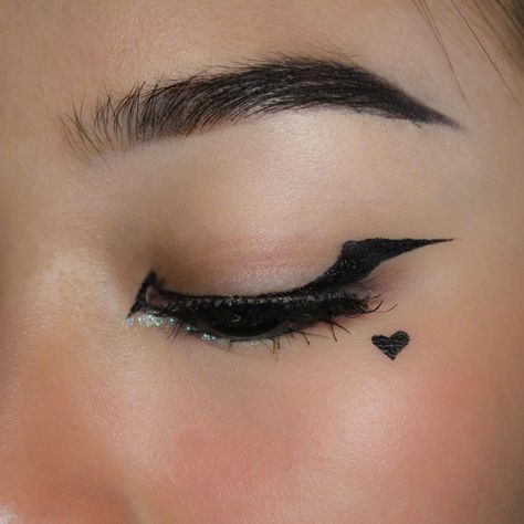 winged eyeliner for asian eyes, fox eyeliner, brown eyes, eye makeup ideas, makeup looks, egirl eye makeup, asian baddie, eye brows, eyebrows, asian eyebrows, brown eyebrows, lashes eyelashes, winged eyeliner for hooded eyes, black eyeliner, winged eyeliner for eyes with epicanthic fold, creative asian eye makeup, glittery under eye sparkly duochrome liquid eyeshadow, winged fox eyeliner tutorial for hooded eyes Bay Wing Eyeliner, Fox Eyeliner For Hooded Eyes, Fox Eyeliner Tutorial, Makeup Looks Egirl, Epicanthic Fold Makeup, Eyeliner For Asian Eyes, Egirl Eye Makeup, Eyebrows Asian, Batwing Eyeliner