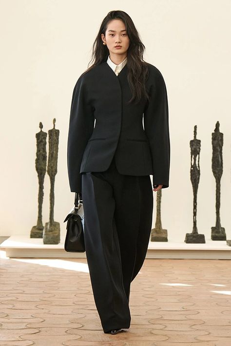 Jacquemus Spring/Summer 2024 Runway Show | Hypebeast Hyunji Shin, 2024 Runway, Elegant Outfit Classy, Woman Suit Fashion, Suit Fashion, Spring 2024, Looks Vintage, Elegant Outfit, Minimal Fashion