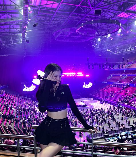 Treasure Concert Outfit Ideas, Enha Concert Outfits, Enhypen Fate Concert Outfit, The Rose Concert Outfit, Kpop Concert Pics, Kpop Concert Outfit Ideas Enhypen, Black Pink Concert Outfits, Concert Poses Alone, Blackpink Concert Outfit Ideas