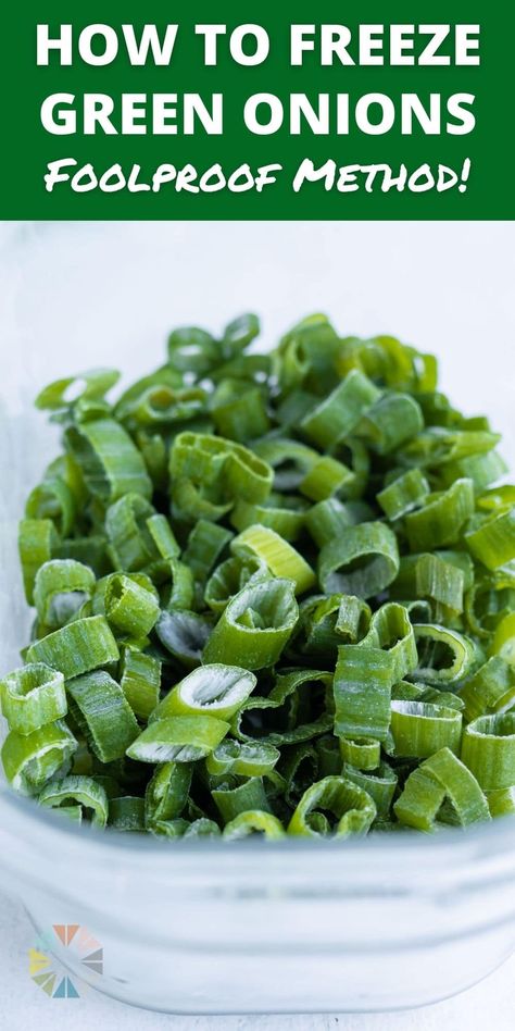 How To Freeze Green Onions, Freeze Green Onions, Store Green Onions, Freezing Food Guide, Green Onions Recipes, Cajun Shrimp And Grits, Crockpot Buffalo Chicken, Freezing Vegetables, Freeze Greens