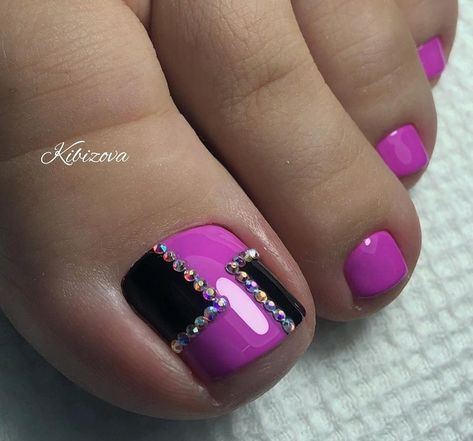 Neon Toe Nails, Nail Halloween, Halloween Nail Art Ideas, Feet Nail Design, Pedicure Designs Toenails, Pedicure Nail Designs, Gel Toe Nails, Acrylic Toe Nails, Toe Nail Color