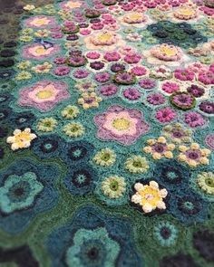 Freehand Crochet Blanket, Crochet Blanket Cottagecore, Crochet Flowers Blanket, Crocheted Blanket Patterns, Flower Blanket Crochet, Flower Crochet Blanket, Cute Crochet Blanket, Crochet Flower Blanket, Crochet Fairy