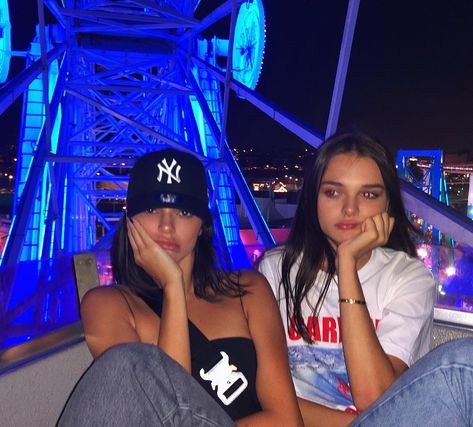 Charlotte Lawrence, Best Friend Photoshoot, Best Friend Photos, Cute Friend Pictures, Bff Goals, Bestie Goals, Foto Poses, Bff Pictures, Friend Goals