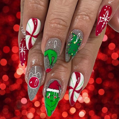 The Grinch Acrylic Nails, Grinch Nail Art Step By Step, Grinch Nails Tutorial, Grinch And Max Nails, Grinch Nail Tutorial, Holiday Nail Art, Christmas Nail Art, Nail Decorations, Christmas Designs