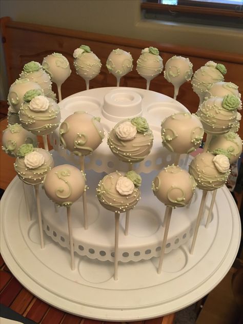 Green Bridal Shower Cake, Bridal Shower Cake Pops, Enchanted Forest Quinceanera Theme, Green Quinceanera Theme, Princess Sweet 16, Quince Cakes, Quince Decor, Quince Cake, Sweet 15 Party Ideas Quinceanera