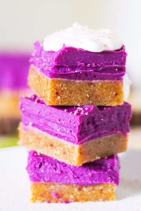 Ready to give your Instagram feed some gorgeous color and your friends an unforgettable dessert? Potato Vegan Recipes, Sweet Potato Pie Bars, Purple Sweet Potato Pie, Purple Potato Recipes, Sweet Potato Vegan, Sweet Potato Dessert, Dessert Original, Pie Bar Recipes, Purple Sweet Potato