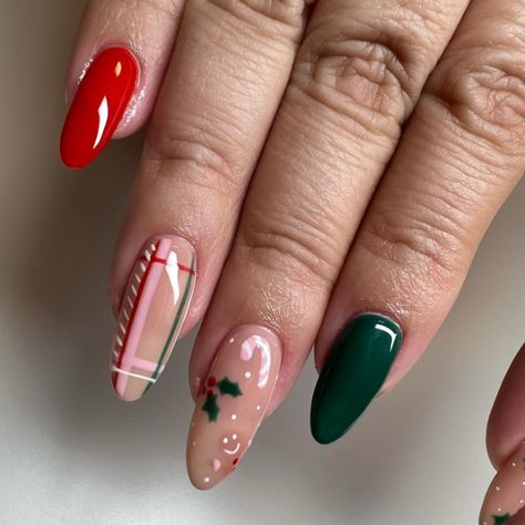 Nails Drawing, Show Yourself, Latest Nail Trends, Xmas Nails, Christmas Nail, Holiday Style, Christmas Nail Art, Nail Games, Holiday Nails