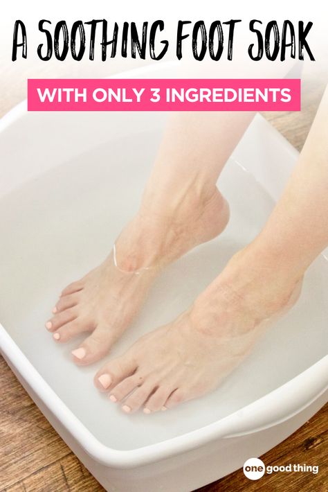 When your feet are tired and sore after a long day, nothing feels better than a good foot soak (especially when it helps reduce soreness and inflammation like this one!) Sore Feet Relief, Sore Feet Remedies, Nails Remedies, Homemade Foot Soaks, Epsom Salt Foot Soak, Listerine Foot Soak, Diy Foot Soak, Foot Soak Recipe, Foot Soaks