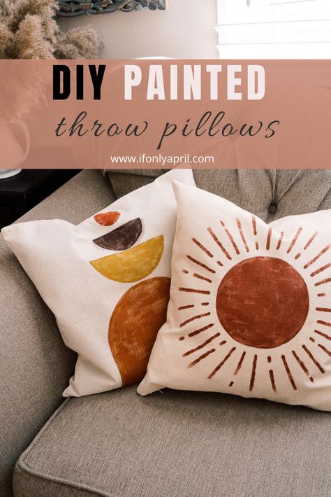 10 useful tips on painting fabric + DIY painted throw pillows - If Only April Cushion Painting Ideas, Pillow Cover Diy Ideas, Painted Throw Pillows Diy, Diy Painted Pillow Covers, Paint Pillow Cover Diy, Painted Pillows Diy, Diy Cushion Cover, Painting Pillow Covers Diy, Watercolor Fabric Painting