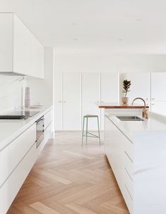 Voxtorp Ikea, White Modern Kitchen Ideas, White Kitchen Inspiration, Trendy Kitchen Tile, Pale Oak, Kitchen Ikea, Rustic Kitchen Design, White Modern Kitchen, Timber Flooring