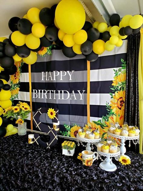 Sunflower Birthday Parties, Bee Theme Party, Yellow Birthday, White Sunflowers, Balloon Decorations Party, Girl First Birthday, Bee Theme, 60th Birthday