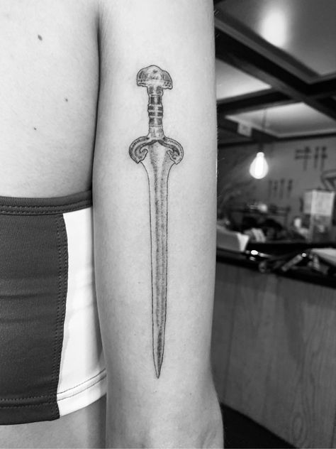 Horse sword rohan Eowyn Tattoo Lotr, Rohan Lotr Tattoo, I Am No Man Tattoo Eowyn, Rohan Lord Of The Rings Tattoo, Lotr Leaf, Eowyn Tattoo, Eowyn Lotr, Lotr Tattoo, Rings Tattoo