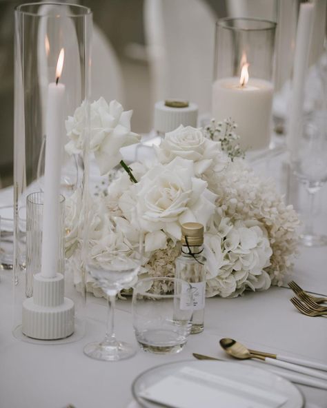 Reception Ideas Wedding, Bridal Table Flowers, Wedding Flower Ideas, Modern Wedding Reception, Wedding Color Pallet, Wedding Reception Ideas, Luxury Wedding Decor, Wedding Reception Flowers, White Bridal Bouquet