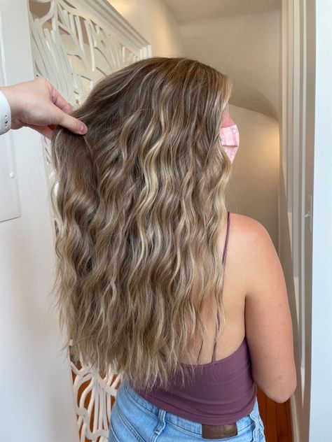 Low Maintenance Hair Color Light Brown, Light Bolyoge, Beachy Bayalage, Partial Balayage Dirty Blonde, Brunette Hair Color With Blonde Highlights, Low Maintenance Hair Color Blonde, Beachy Hair Styles, Low Maintenance Balayage Brunettes, Beachy Brown Hair