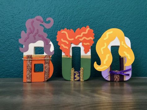 Fun Room Decor, Hocus Pocus Decorations, Hermanas Sanderson, Hocus Pocus Party, Fun Room, Paper Mache Letters, Halloween Hocus Pocus, Halloween Film, Door Signs Diy