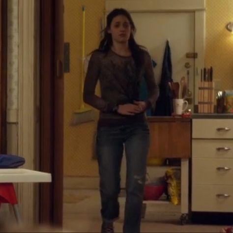 S1E02 Fiona Gallagher Costume, Veronica Shameless Outfits, Fiona Gallagher Outfits, Emmy Rossum, School Fits, Body Types, Outfits Aesthetic, Style Icons, Halloween Costumes