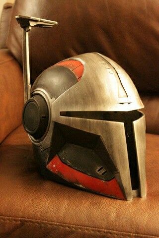 Stalker Helmet color pattern and faux brushed metal. Medieval Mandalorian, Mandolorian Armor, Mando Armor, Armor Ideas, Star Wars Bounty Hunter, Star Wars Helmet, Mandalorian Cosplay, Mandalorian Helmet, Mandalorian Armor