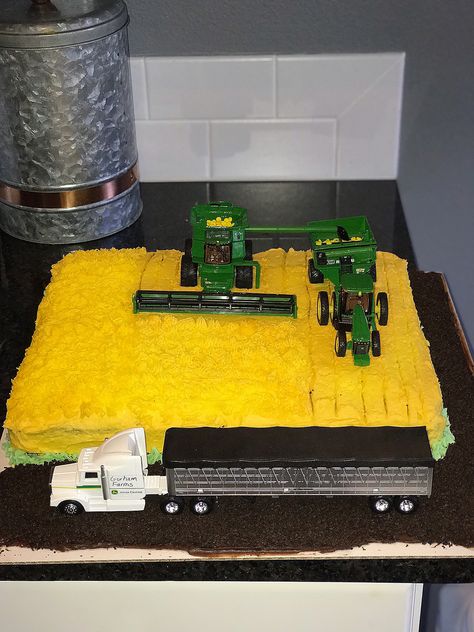 Combine cake. Wheat harvest cake Combine Harvester Birthday Party, Combine Cakes For Boys, Combine Harvester Cake, Combine Birthday Cake, Combine Birthday Party, Harvest Birthday Cake, Cake Tractor, Combine Cake, Harvest Cake