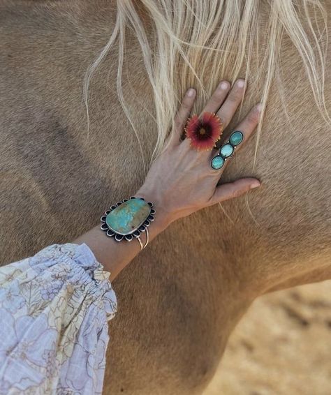 Midwest Core, Boho Things, Cowgirl Turquoise, Turquoise Aesthetic, Silversmithing Jewelry, Cowgirl Baby, Turquoise Western, Jewelry Aesthetic, Western Aesthetic